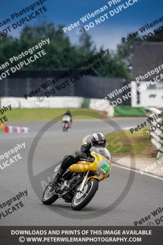Vintage motorcycle club;eventdigitalimages;mallory park;mallory park trackday photographs;no limits trackdays;peter wileman photography;trackday digital images;trackday photos;vmcc festival 1000 bikes photographs
